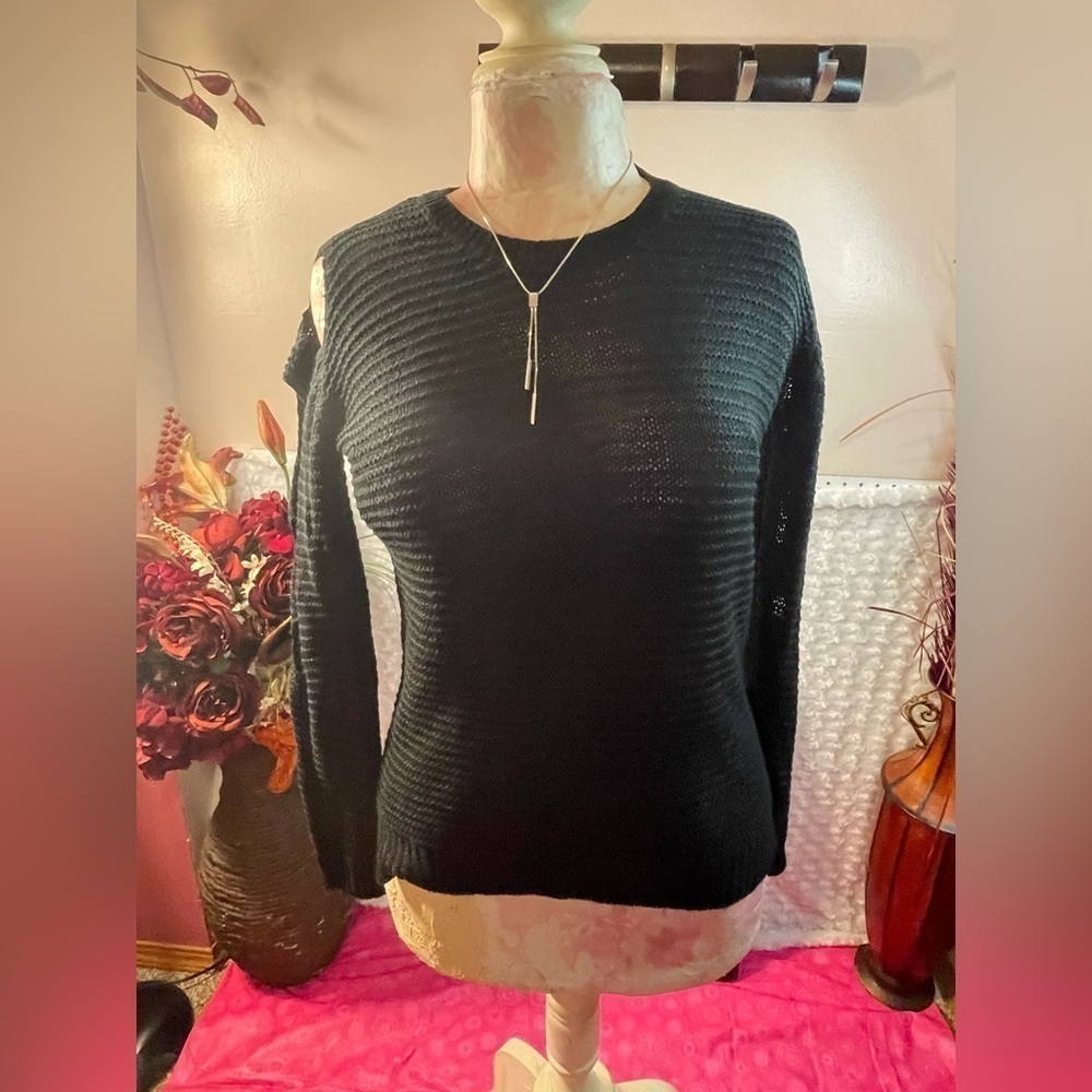NWOT DESIGNER YOKI BLACK WOMENS SWEATER WITH ELEGANT HOLES DOWN EACH SLEEVE MED.